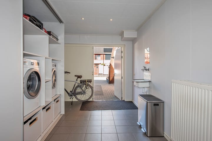 Photo 17 of SJ Spanjaardstraat 33