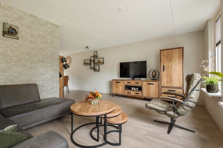 Foto 2 van Dotterbloem 33