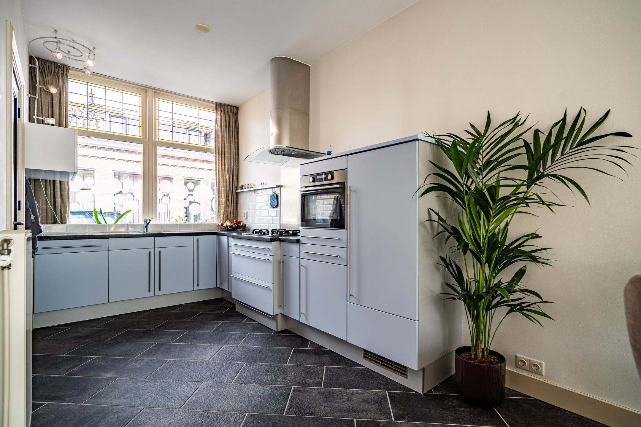 Photo 6 of Catharinastraat 10