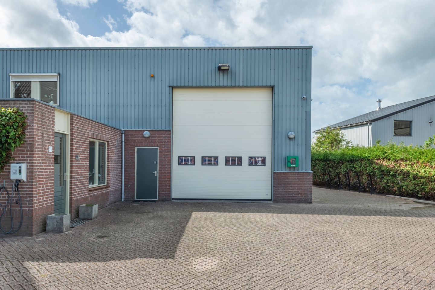 View photo 2 of Panoven 56