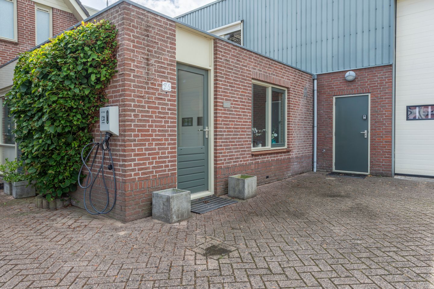 View photo 3 of Panoven 56