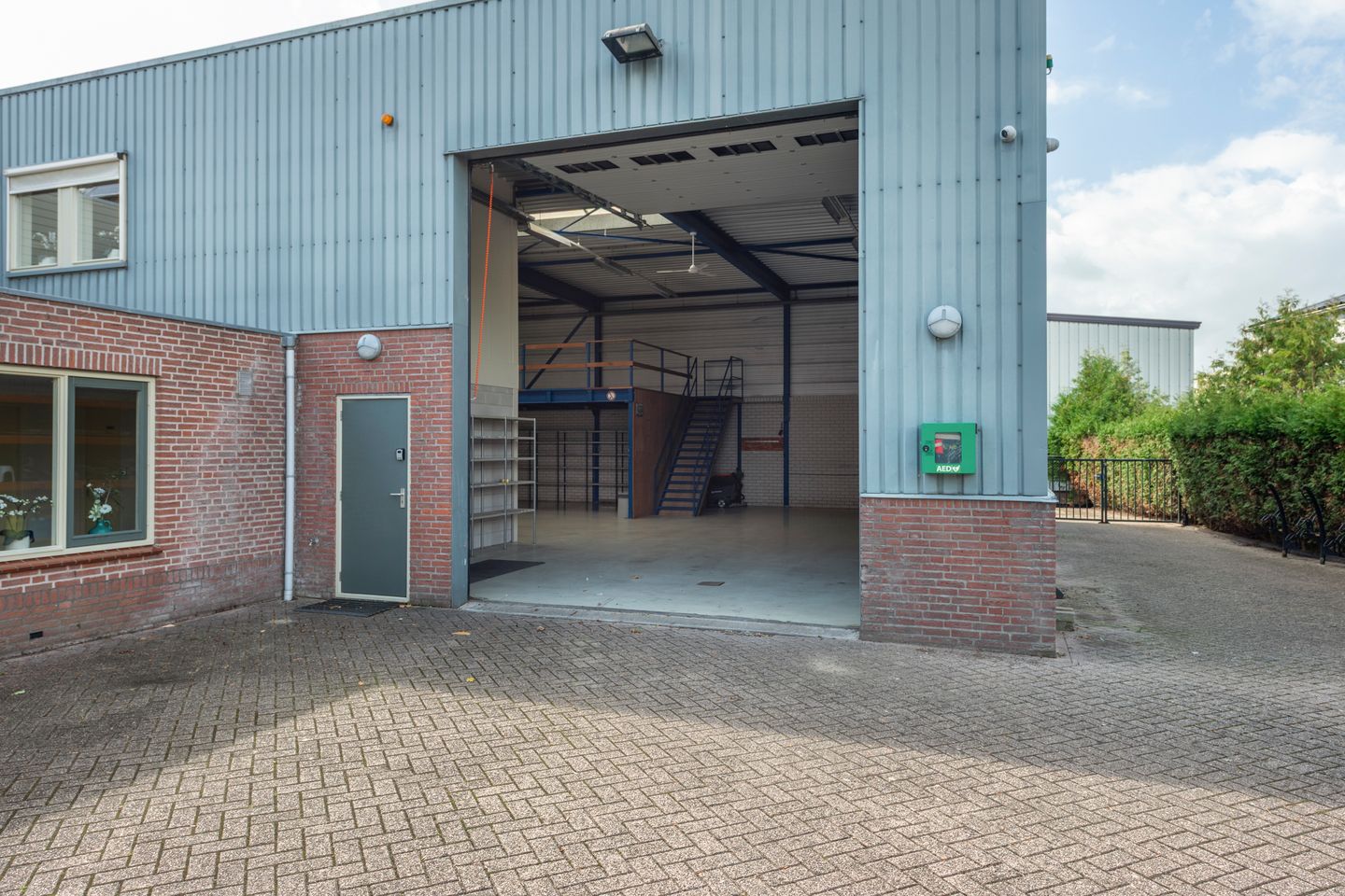 View photo 4 of Panoven 56