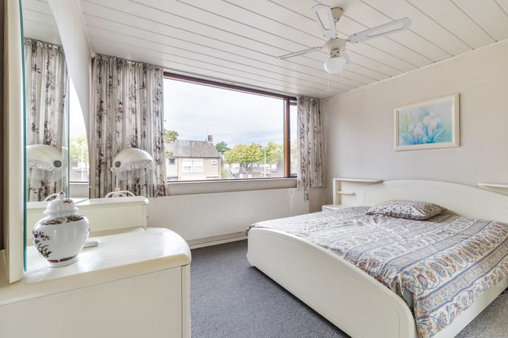 Photo 4 of Meidoornstraat 141