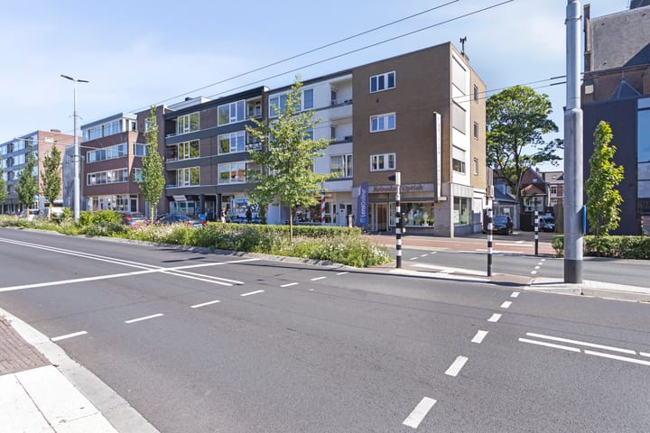 Photo 2 of Ir J.P. van Muijlwijkstraat 58-3