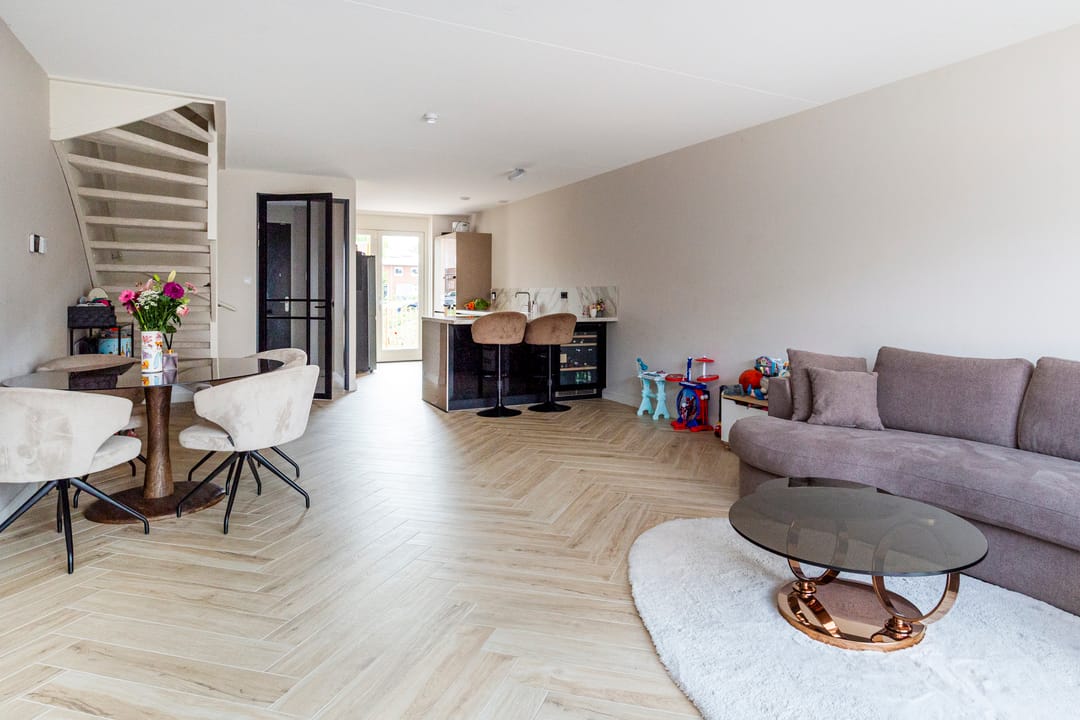 Photo 2 of Edgar du Perronstraat 13