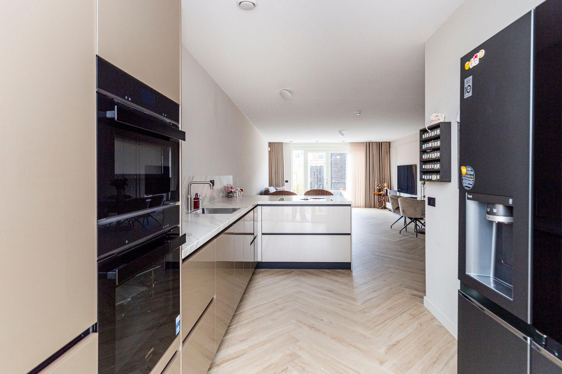 Photo 3 of Edgar du Perronstraat 13