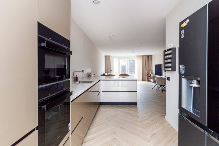 Photo 3 of Edgar du Perronstraat 13