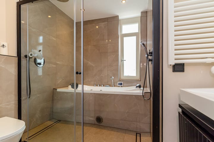 Photo 22 of Edgar du Perronstraat 13