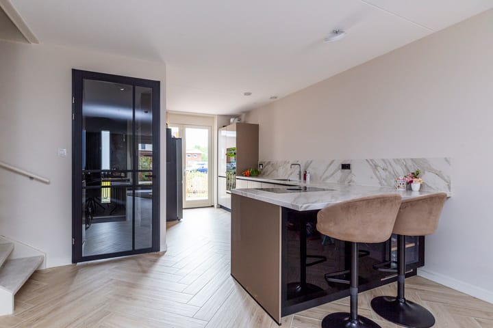 Photo 12 of Edgar du Perronstraat 13