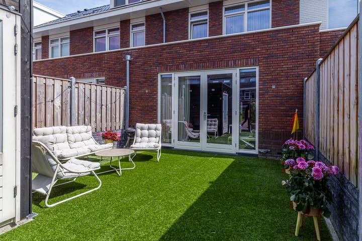 Photo 13 of Edgar du Perronstraat 13