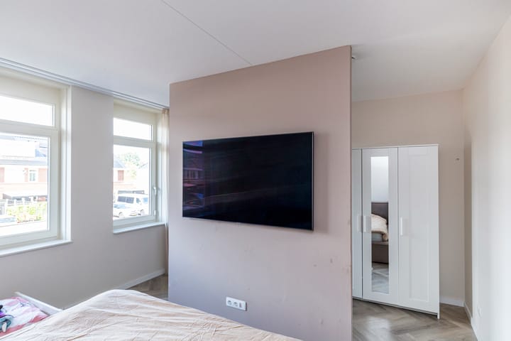 Photo 16 of Edgar du Perronstraat 13