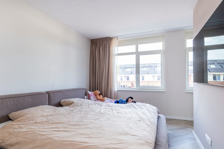 Photo 17 of Edgar du Perronstraat 13