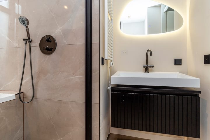 Photo 24 of Edgar du Perronstraat 13