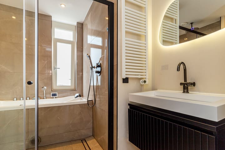 Photo 25 of Edgar du Perronstraat 13