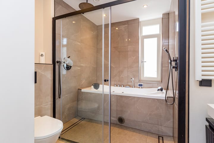 Photo 21 of Edgar du Perronstraat 13