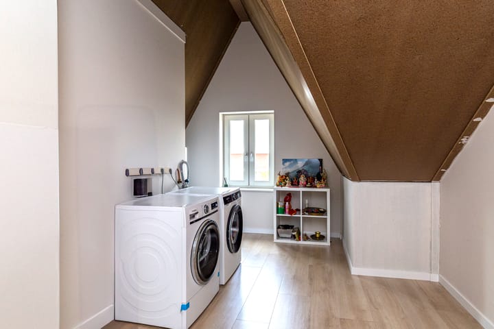 Photo 29 of Edgar du Perronstraat 13