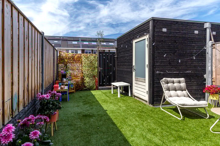 Photo 14 of Edgar du Perronstraat 13