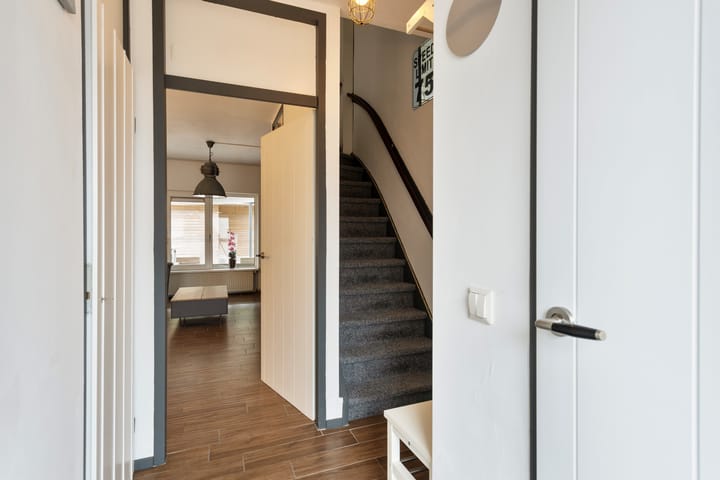 Photo 4 of Koningin Emmastraat 21