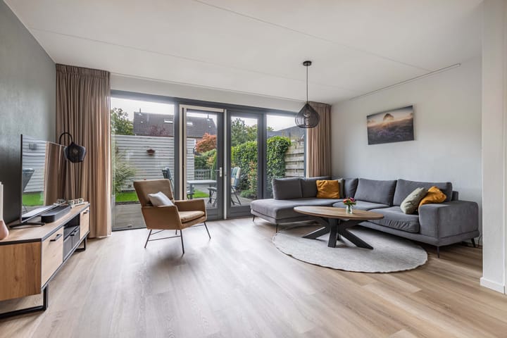 Photo 2 of Smaragd 16