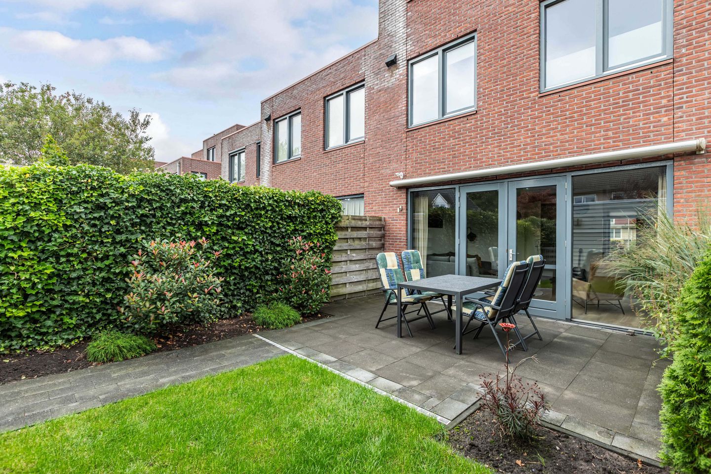 Foto 4 van Smaragd 16