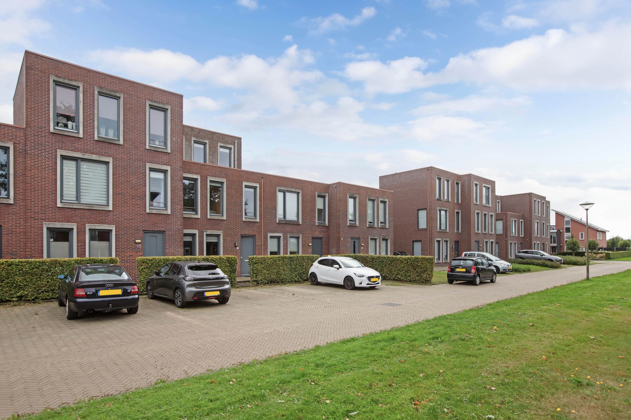 Foto 6 van Smaragd 16