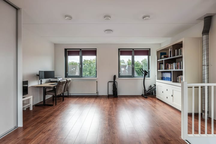 Photo 36 of Smaragd 16