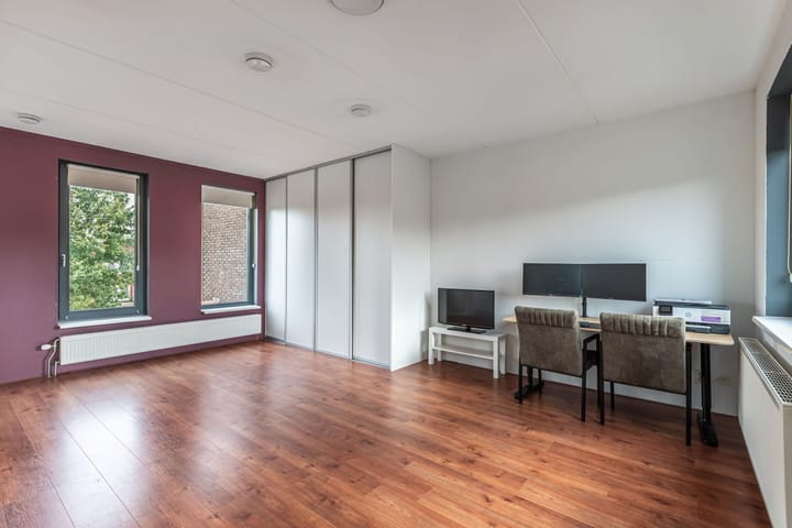 Photo 39 of Smaragd 16