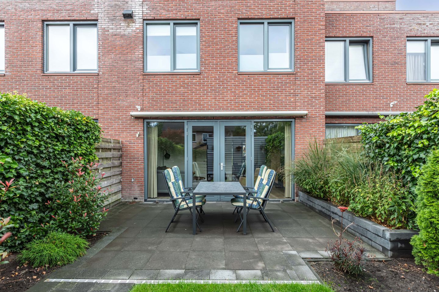 Foto 40 van Smaragd 16