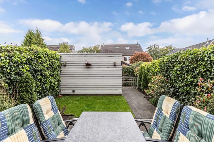 Photo 44 of Smaragd 16