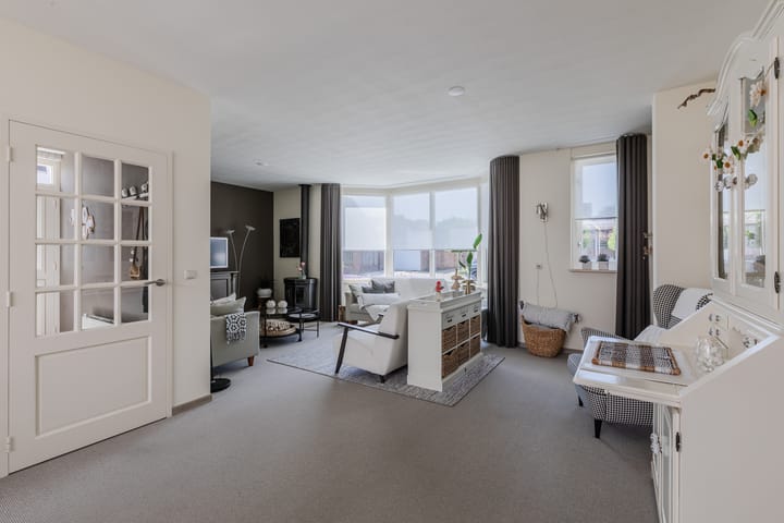 Photo 8 of Hoefblad 44