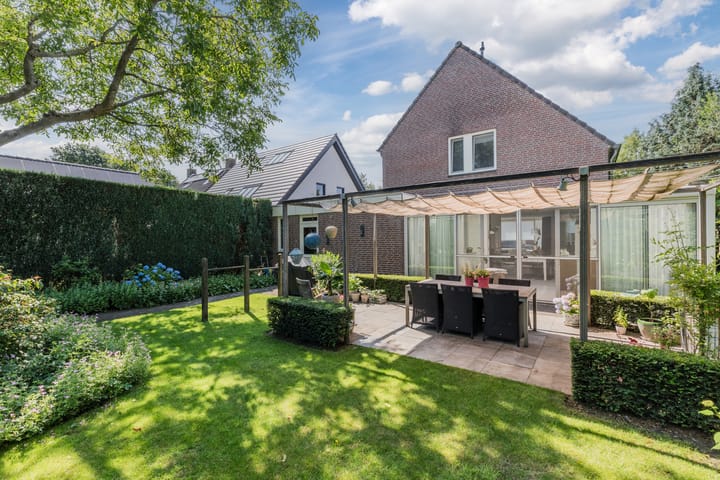 Photo 39 of Hoefblad 44