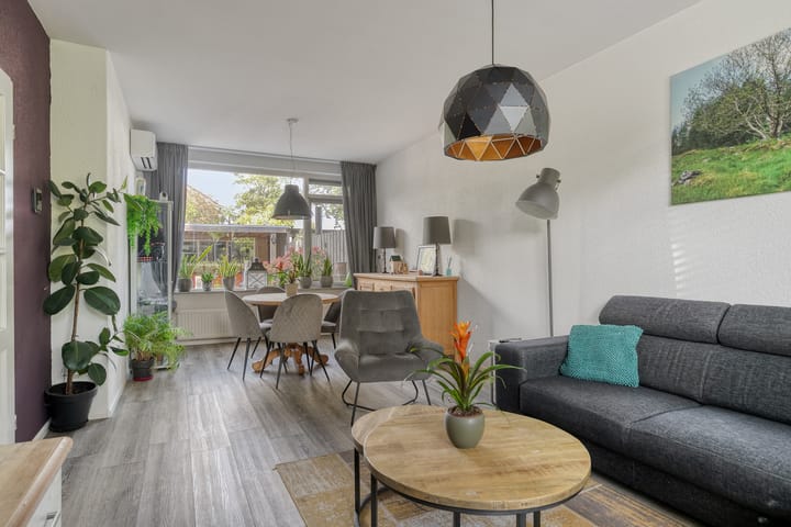 Photo 16 of Irisstraat 18