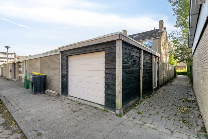 Photo 36 of Irisstraat 18