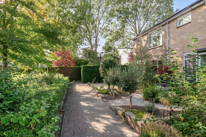 Photo 37 of Irisstraat 18