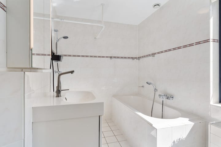 Foto 32 van Februaristraat 132