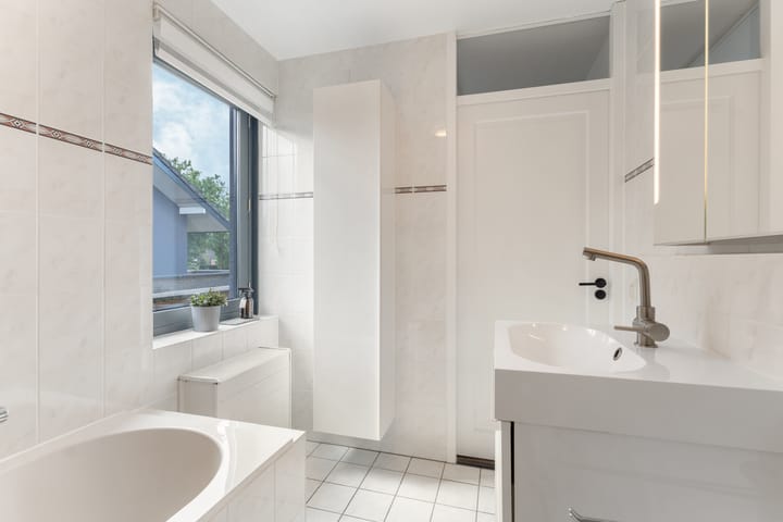 Foto 35 van Februaristraat 132