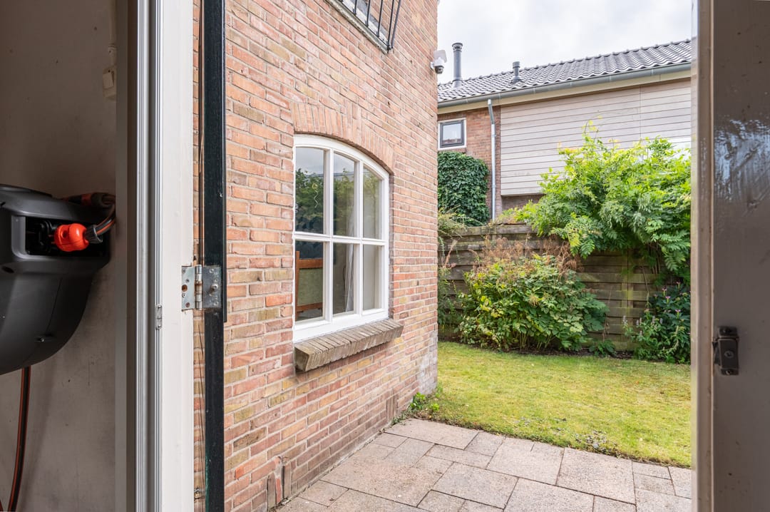 Photo 8 of Dr G van Schouwenlaan 21