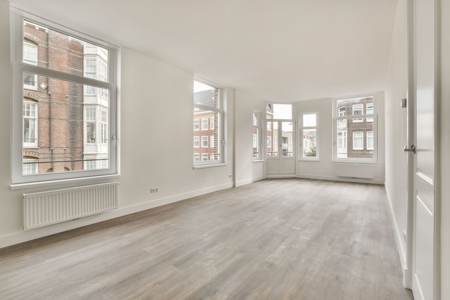 Photo 4 of Van Woustraat 142-3