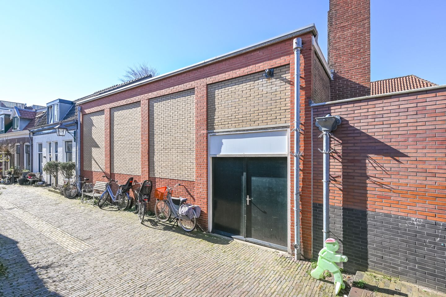 View photo 1 of Bloemertstraat 2-6