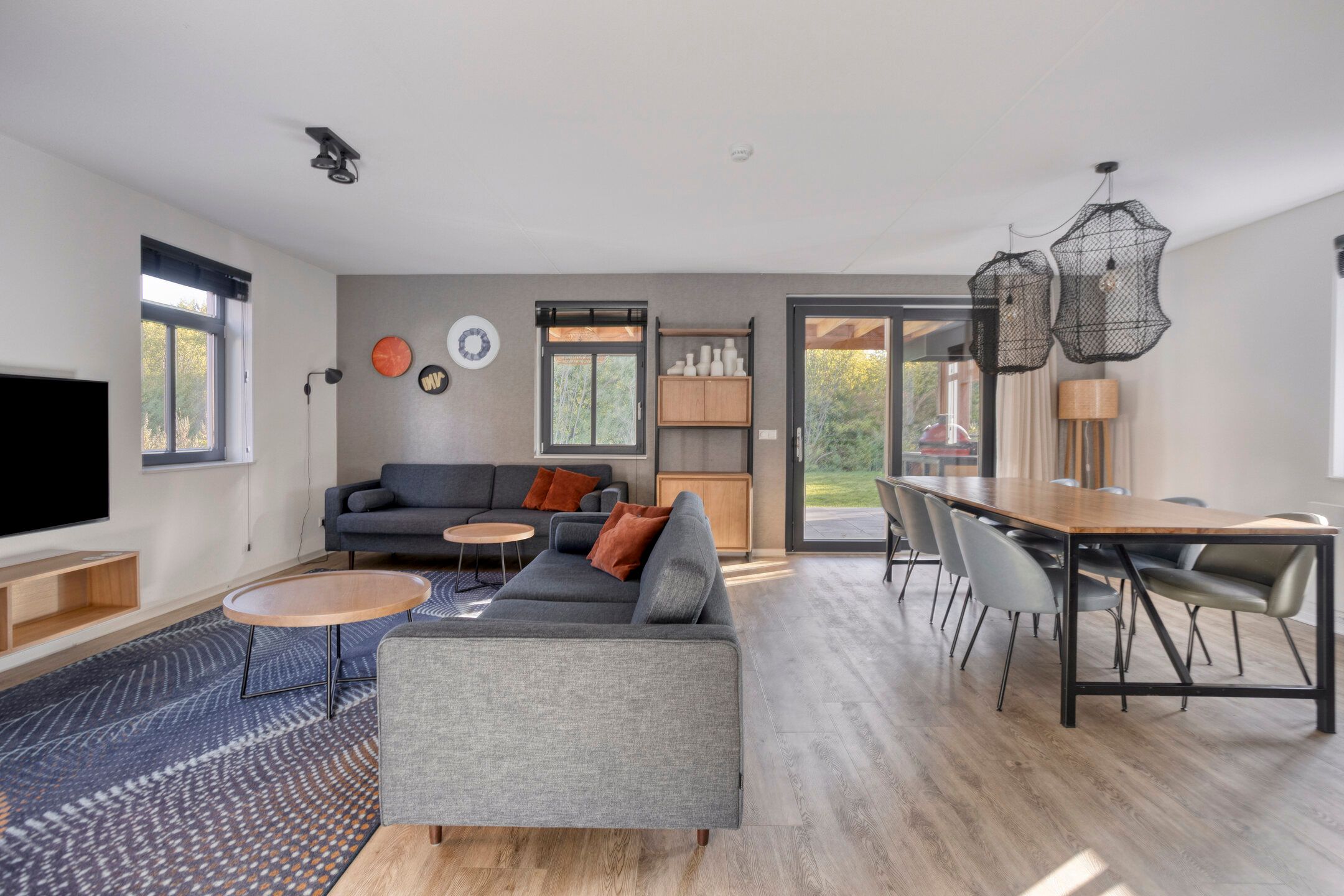 4-bedroom freehold villa in Thorn — photo 3 of 5