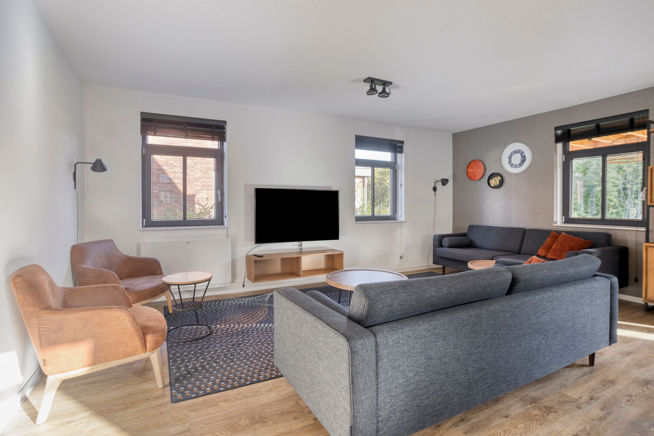 4-bedroom freehold villa in Thorn — photo 4 of 5