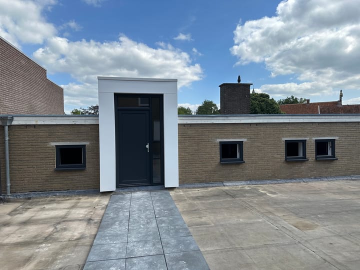 Photo 2 of Bisschopstraat 2-B