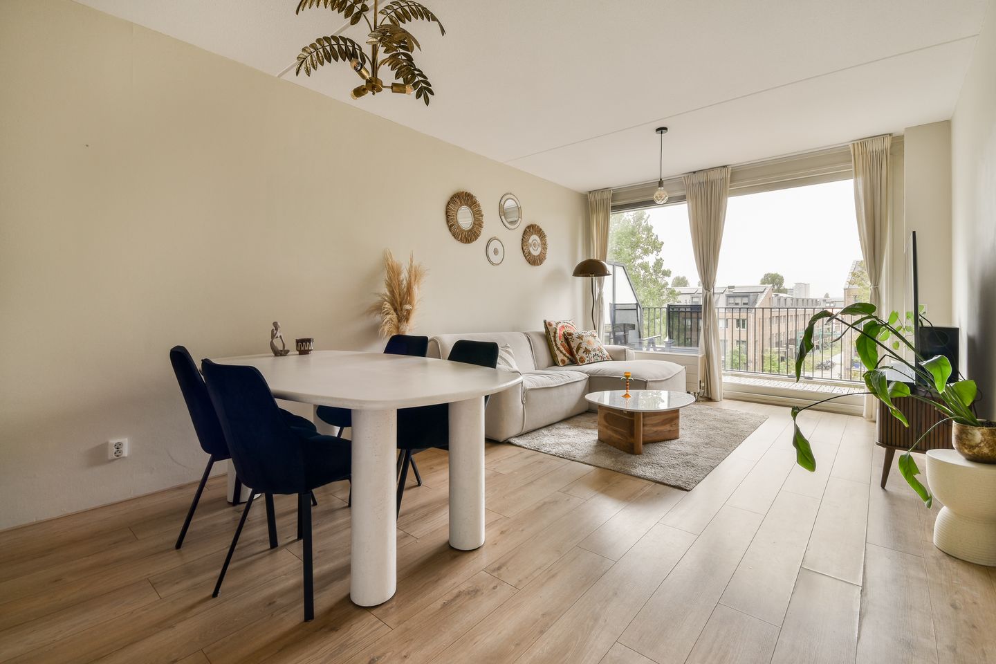 Photo 4 of Diepenbrockstraat 96