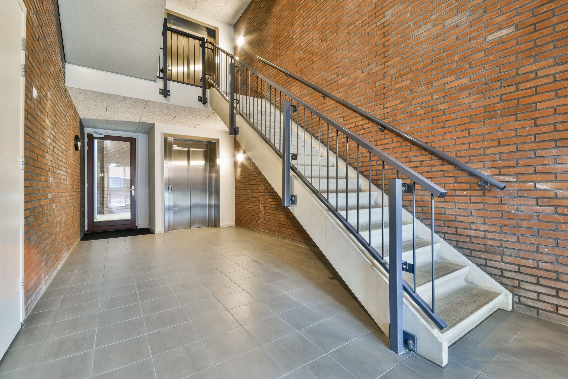 Photo 18 of Diepenbrockstraat 96