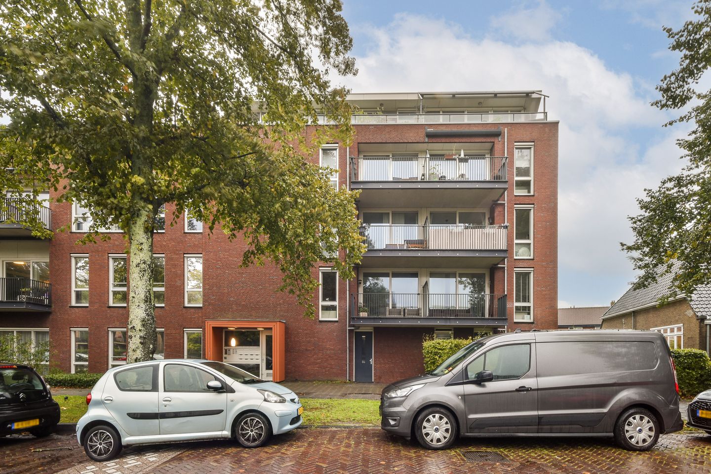 Photo 19 of Diepenbrockstraat 96