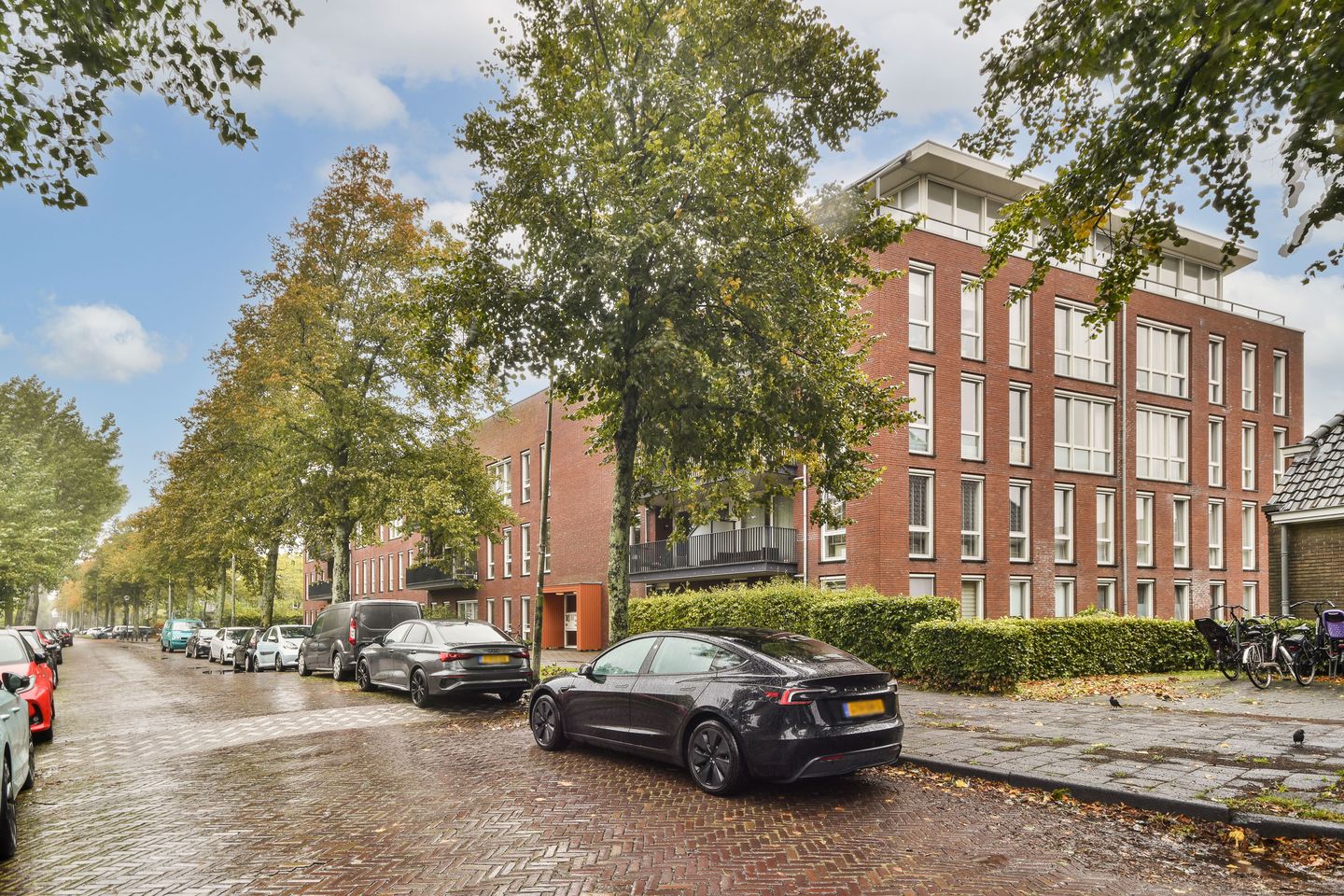 Photo 20 of Diepenbrockstraat 96