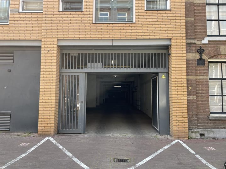 Photo 2 of Van Oldenbarneveldtstraat 52-S