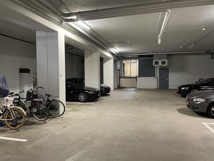 Photo 5 of Van Oldenbarneveldtstraat 52-S