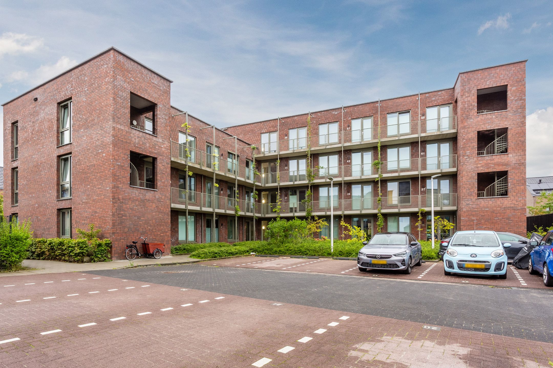 Foto 24 van Nederhemertstraat 53