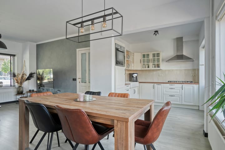 Photo 4 of Johannes Vermeerstraat 27